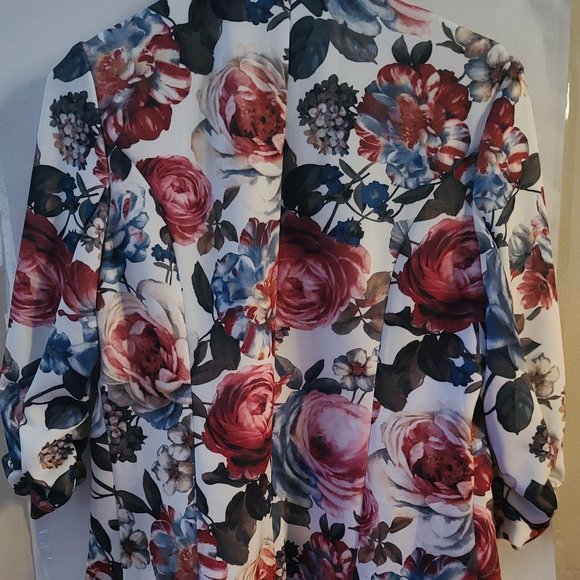 Women's Another Story Floral Blazer  3/4 Gathered Sleeve. Size medium - Picture 4 of 4